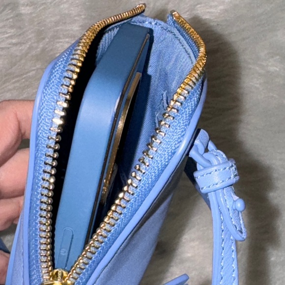 💙🩵Tory Burch Blue Phone Bag🩵💙 - Picture 8 of 17